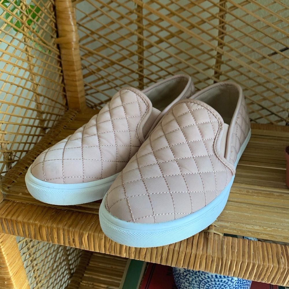 Steve Madden pink slip ons